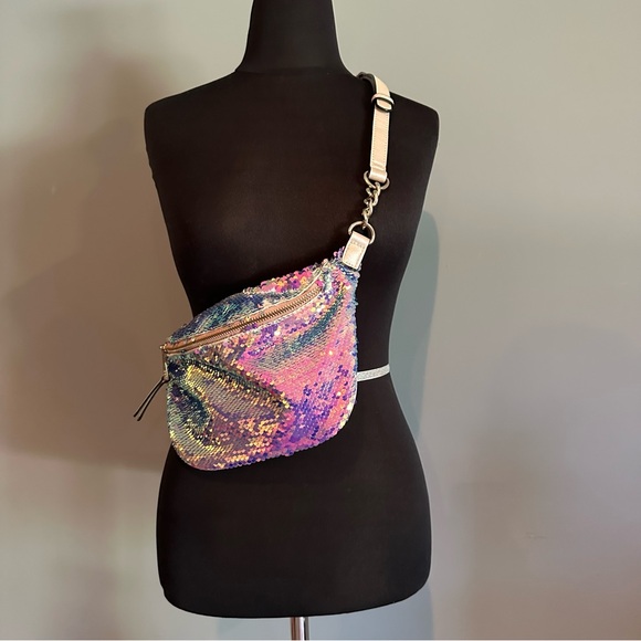 Aldo Fun & Sparkly Sequin Shoulder Bag with Champagne strap Gold Chain belt bag - Picture 3 of 8